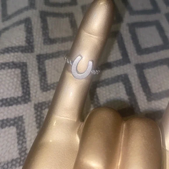 James Avery retired ring! Hardly ever worn! - Picture 1 of 1